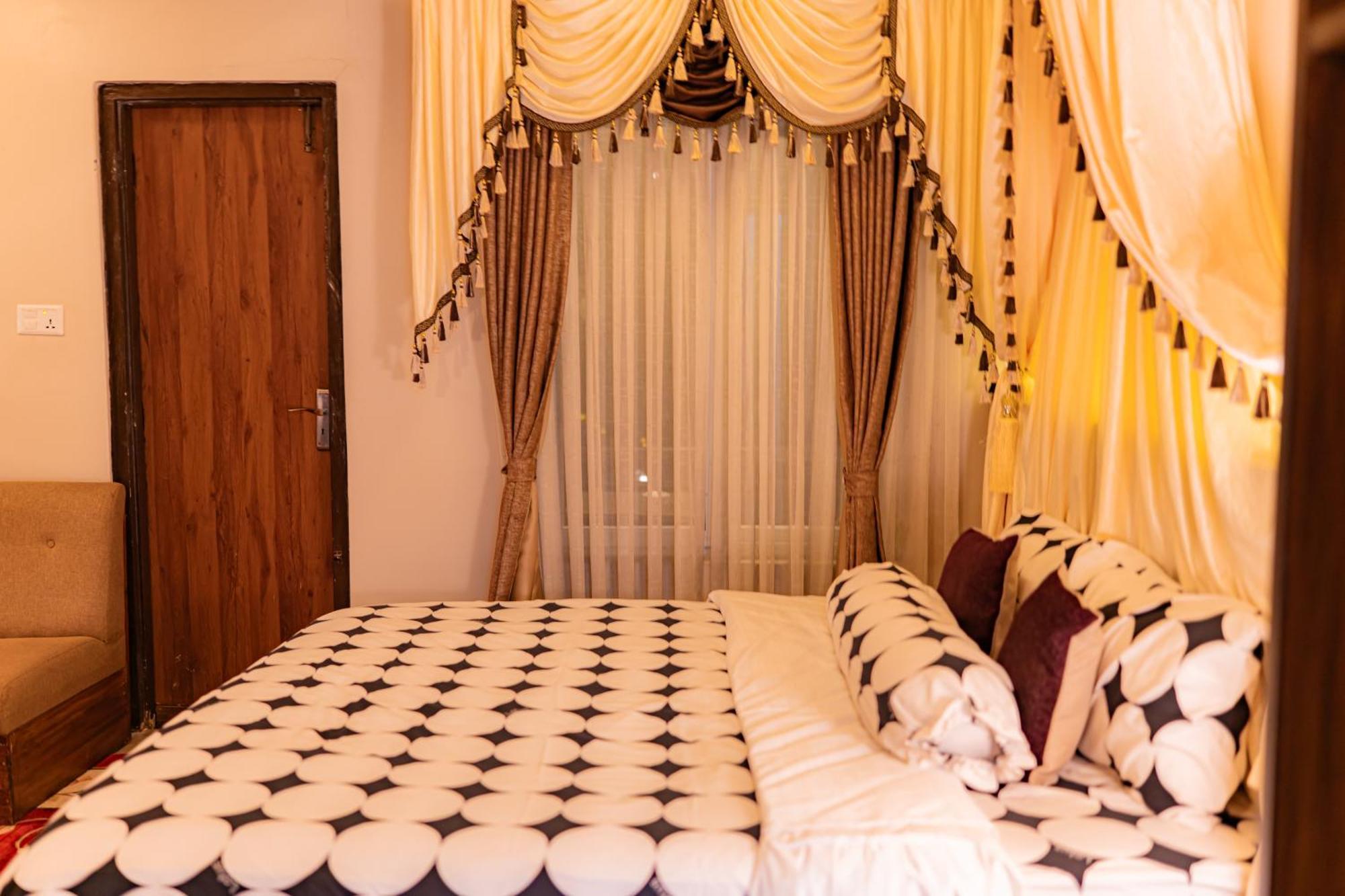 Busy Bee Resort, بوكْرا المظهر الخارجي الصورة